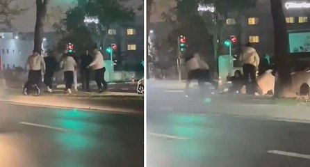 Yol tartışmasında tekme tokat kavga ettiler