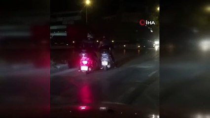 Bursa’da bozulan motosikleti ayağıyla iterek götürdü