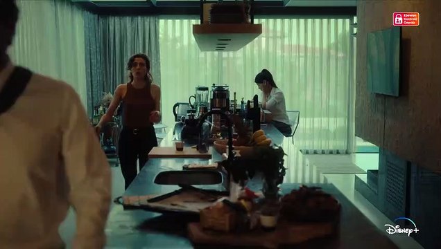 Başrollerinde Timuçin Esen ile Ebru Özkan'ın yer aldığı Disney Plus dizisi 'Ben Gri'den yeni tanıtım