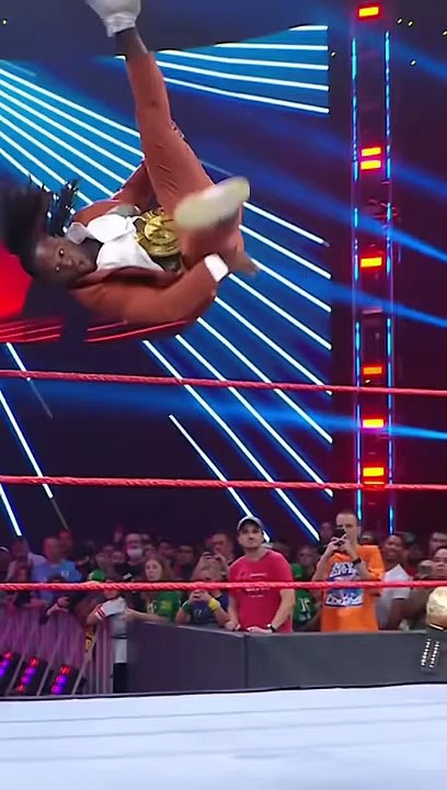 Reginald makes his entrance on Raw _Shorts(480P)