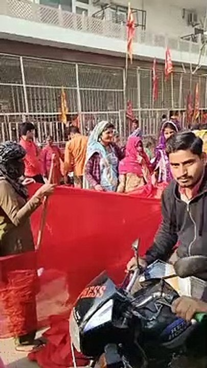 दौसा. श्रद्धालु महिला को हुई प्रसव पीड़ा, मंदिर...