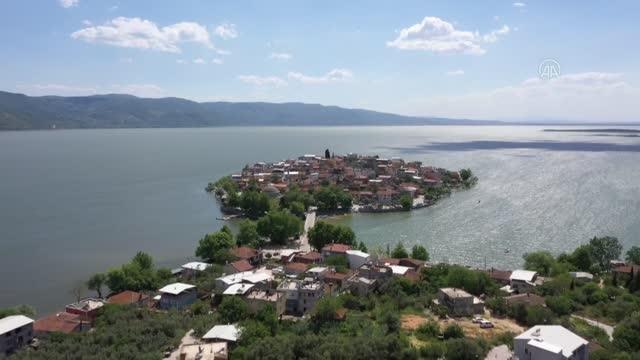 Gölyazı'daki 1900 yıllık antik tiyatro görünür hale geliyor