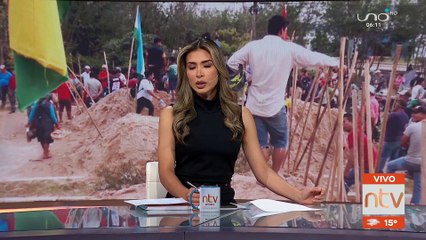 Grupo de jóvenes levantan cerco en la carretera a Camiri