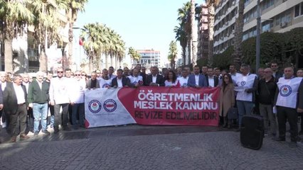 İzmir'de Eğitim Bir Sen'den Öğretmenlik Meslek Kanunu Protestosu: "Öğretmenlerin Beklentilerini Karşılamıyor"