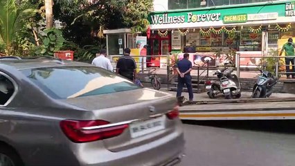 Shahrukh Khan Mercedes Taken To Service Centre For Repair
