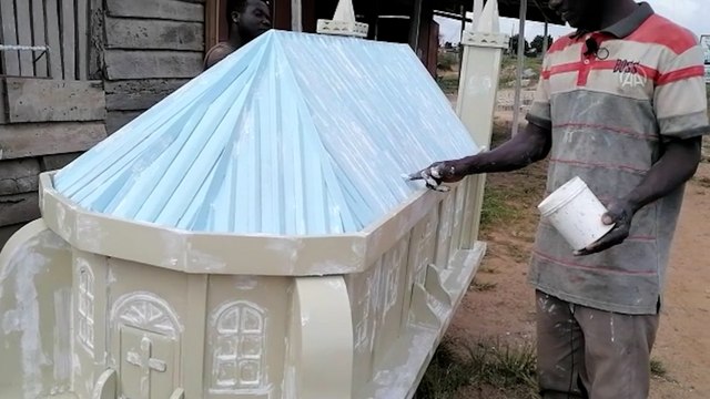 Gana’da cenazelere sıra dışı tabutlar