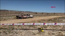 Afyonkarahisar’da yanmış otomobilin içinde 2 erkek cesedi bulundu