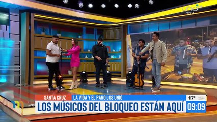 El paro y la vida los junto: Jóvenes artistas tocan música en los puntos de bloqueo en la ciudad de Santa Cruz.