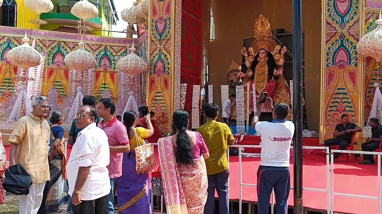 Helapukur Sarbojonin Jagadhatri Puja with 100 Kg of SENCO Gold