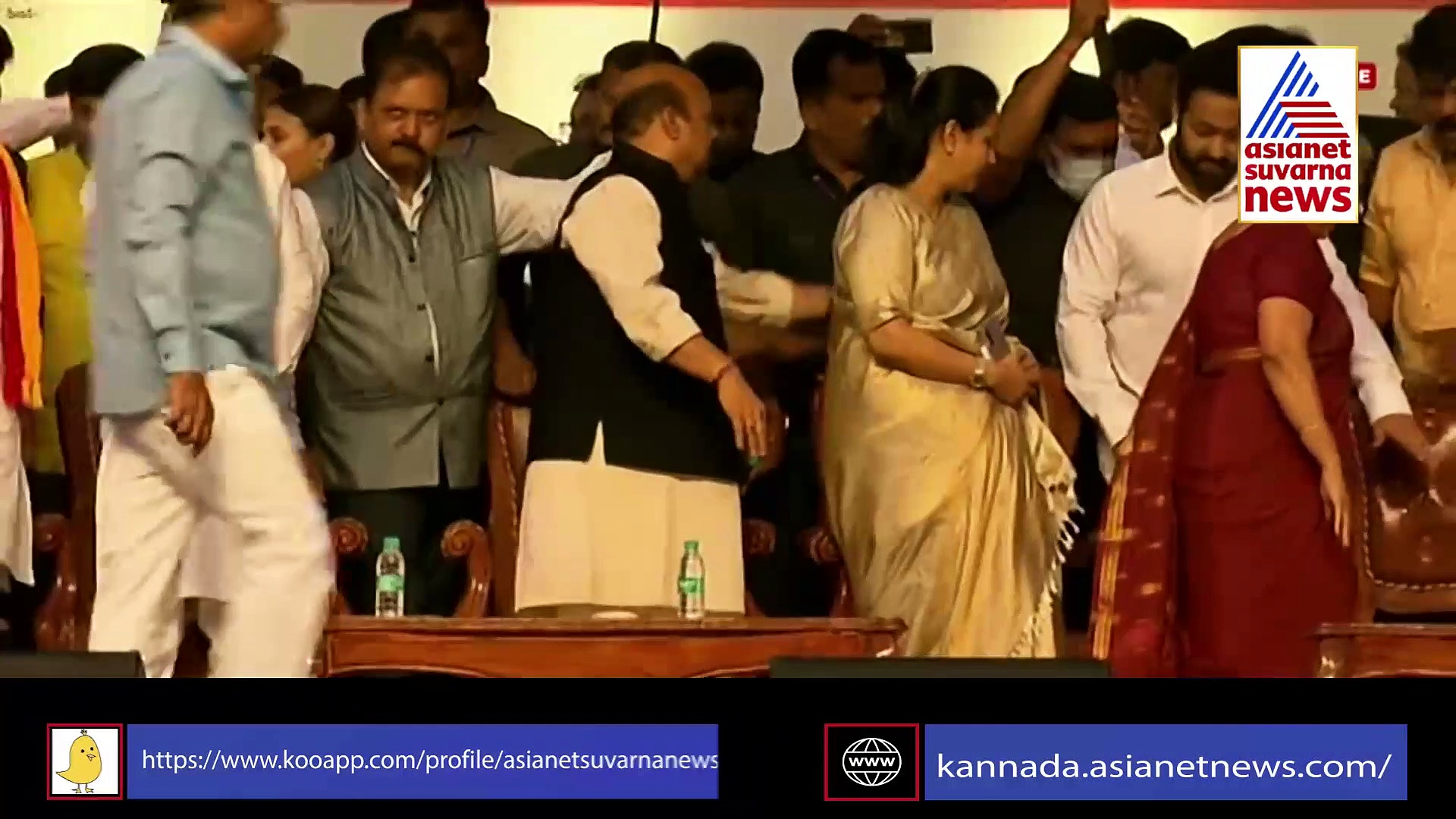 ಅಶ್ವಿನಿ ಆಸೀನರಾಗಬೇಕಿದ್ದ ಕುರ್ಚಿ ಸ್ವಚ್ಛಗೊಳಿಸಿದ ಜೂ. ಎನ್‌ಟಿಆರ್