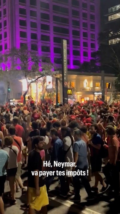 « Va payer tes impôts ! » : Neymar pris à partie par les partisans de Lula après la victoire du candidat