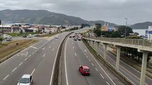 Ponte de Laguna é fechada por manifestantes bolsonaristas