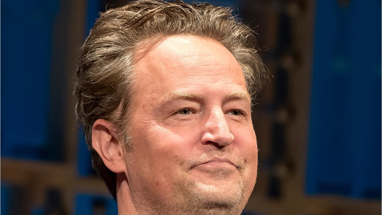 VOICI : Matthew Perry révèle le salaire des acteurs de Friends... et lequel d'entre eux a fait monter les enchères