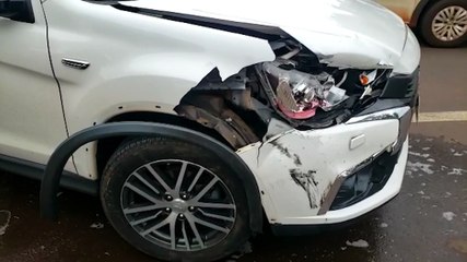 Veículos ficam danificados após colisão de trânsito no Centro
