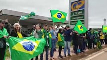 “Quem não concorda, quem não compactua, levanta do sofá e ‘bora’ para a BR-277” diz manifestante