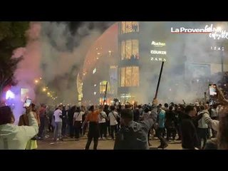 OM - Tottenham : des supporters tirent un feu d'artifice devant le stade