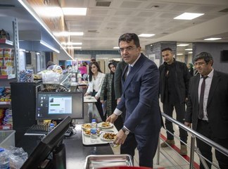 Erzurum Valisi Memiş, KYK yurdunda kalan kız öğrencilerle yemekte buluştu