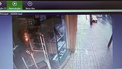 Câmera de segurança registra tentativa de furto no Centro