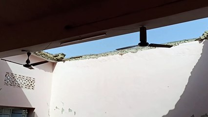 महात्मा गांधी राजकीय विद्यालय के एक कक्षा-कक्ष की छत गिरी