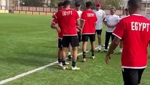 لاعبو منتخب مصر للناشئين والجهاز الفني يتقدمون بالعزاء لعمر سيد معوض في وفاة جدته