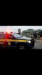 PRF usa força para liberar rodovia em Itapema após manifestantes se negarem a deixar a BR-101