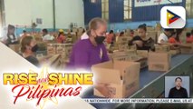 Mga kawani ng PNP, BFP, at AFP, tumulong sa repacking ng relief goods sa Nat'l Ops Center ng DSWD
