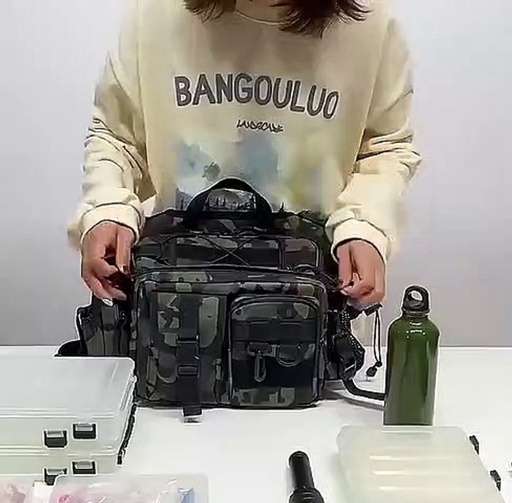 Mochila masculina com padrão militar