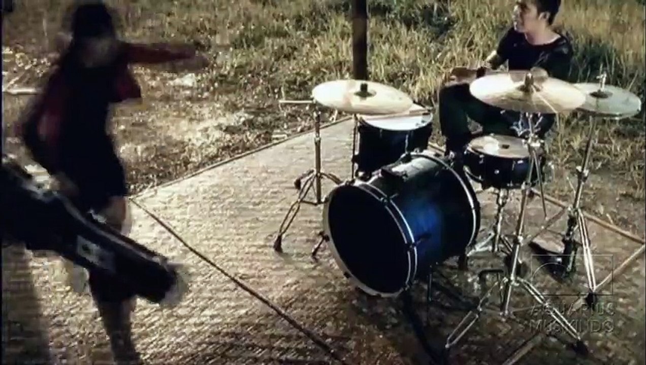 Utopia - Hujan _ Official Video