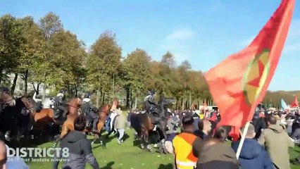 Hollanda karıştı! PKK destekçileri gösteriye izin vermeyen polise saldırdı