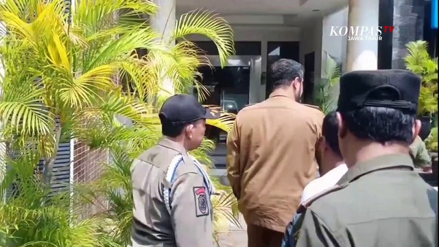 Penutupan Paksa Tempat Karaoke Ilegal di Probolinggo Diwarnai Adu Mulut