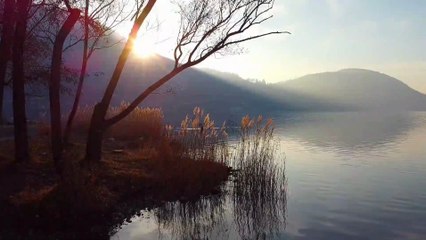 Pemandangan danau yang indah