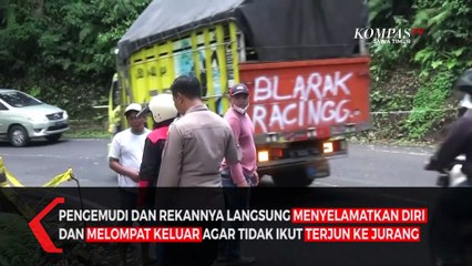 Truk Muatan Pasir Masuk Jurang Pegunungan Gumitir Jember