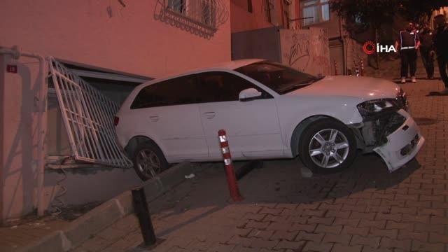 Beşiktaş'ta facianın eşiğinden dönüldü: Yokuştan kayan otomobil eve daldı