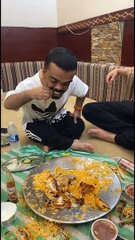 علاوي صب الماء على رأس بن عميانظر ماذا حدث