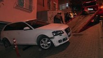 Beşiktaş'ta yokuş aşağı kayan otomobil eve daldı