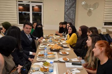 Vali Memiş gelen şikayetler üzerine KYK yurtlarında denetimlerde bulundu