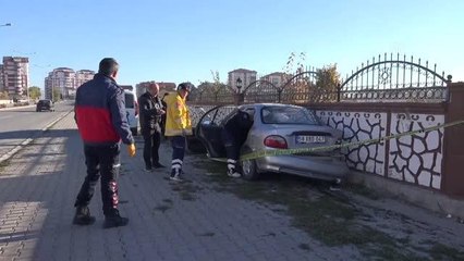 Otomobillerin çarpıştığı kazada bir öğrenci öldü, 2 kişi yaralandı