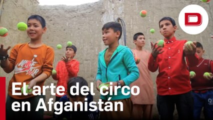 Sin poder ir al colegio, dos hermanas enseñan el arte del circo en Afganistán