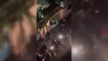 İran'da polisin bir göstericiyi darbettiği ve ateş ettiği görüntü tepkilere yol açtı