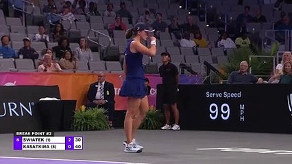 WTA Finals Fort Worth - Swiatek intraitable
