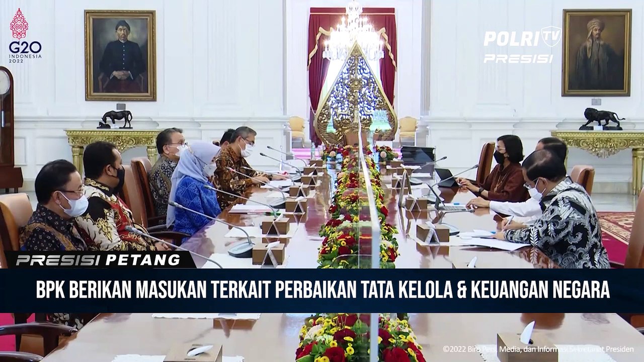 Presiden Joko Widodo Menerima Ikhtisar Hasil Pemeriksaan Semester Satu Tahun 2022 Di Istana Merdeka