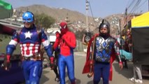 Perù, poliziotti travestiti da Avengers in un blitz anti-droga