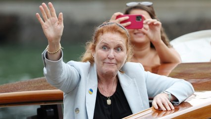 GALA VIDEO - Sarah Ferguson de mèche avec les producteurs de The Crown ? Elle fait une mise au point…