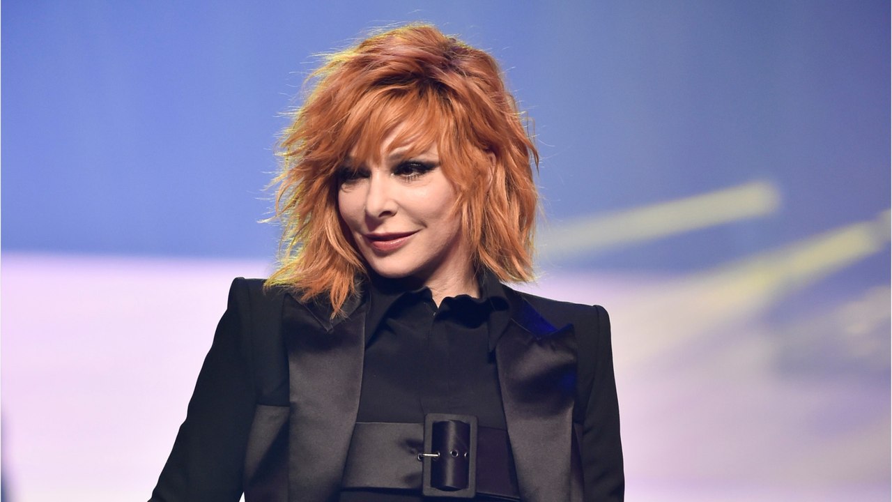 GALA VIDÉO - Mylène Farmer “atypique, un peu perchée et très drôle” : un célèbre animateur relate leur rencontre