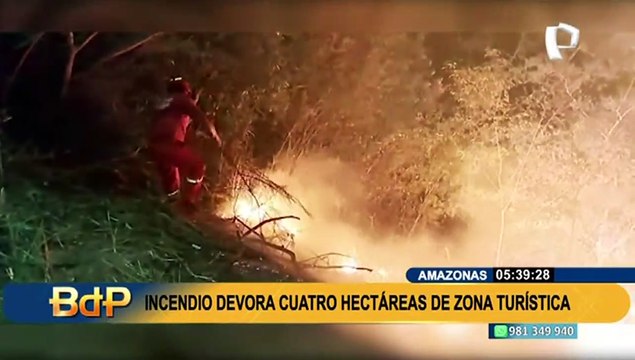 Voraz incendio redujo a cenizas más de 20 puestos del mercado Modelo de Paita