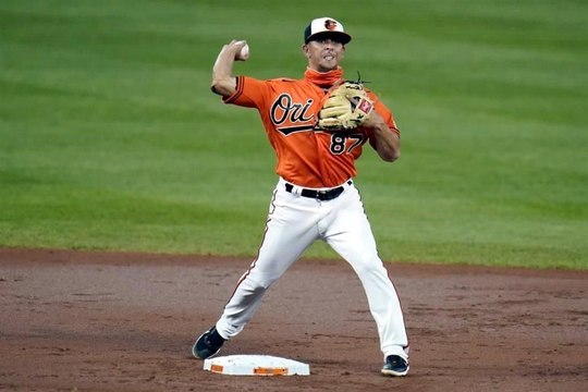 Mexicano Ramón Urías gana el Guante de Oro 2022 en las Grandes Ligas