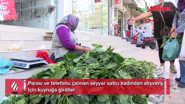 Parası ve telefonu çalınan seyyar satıcı kadından alışveriş için kuyruğa girdiler