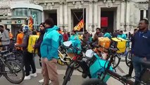 Milano, protesta rider in piazza Duca d'Aosta