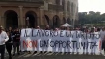 Protestano i lavoratori del Colosseo, a rischio 120 famiglie
