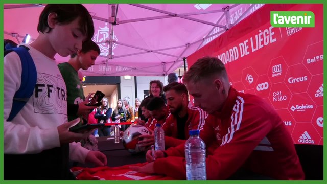 Les joueurs du Standard en dédicace à Liège